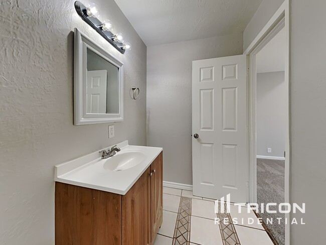Building Photo - 2239 Fremont Ct