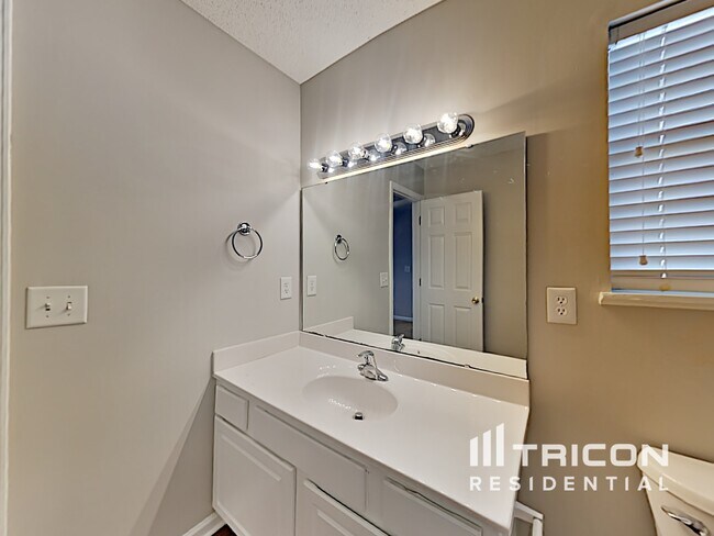 Building Photo - 925 Schofield Ln