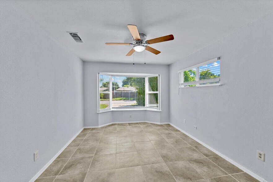 Building Photo - Beautiful Single-Family Home for Rent in F...
