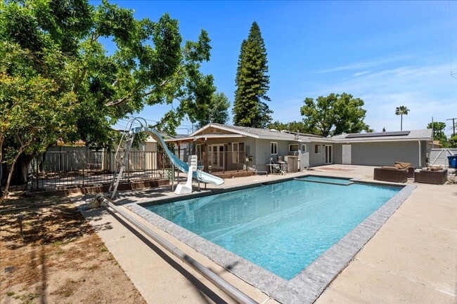 Building Photo - Updated 3-Bedroom Pool Home with Open Layo...