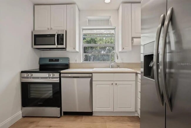 Building Photo - 1011 S Moody Ave