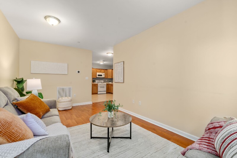 Building Photo - 327 Centre St