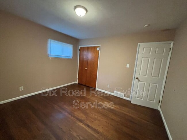 Building Photo - 5441 Bayside Dr