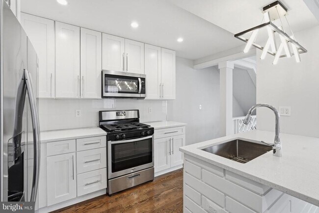 Building Photo - 1204 Trenton Pl SE