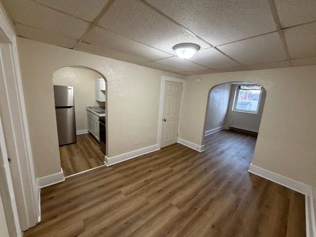 Building Photo - 15 S Stewart St