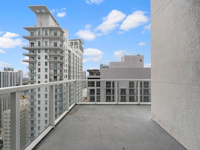 Building Photo - 253 NE 2nd St