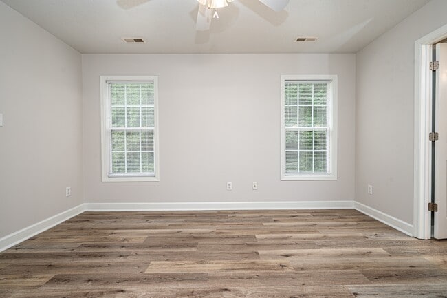 Building Photo - 614 Walnut Dr