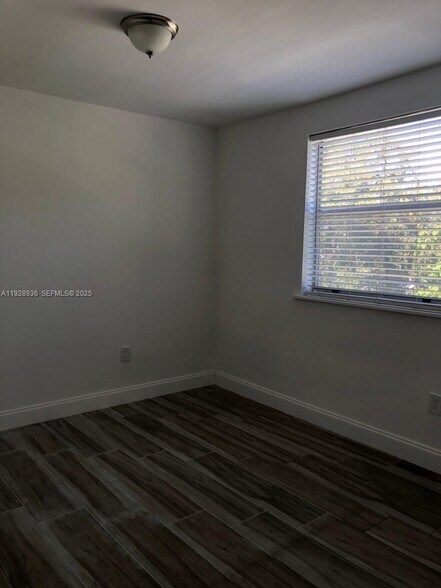 Building Photo - 665 NE 83rd Ter