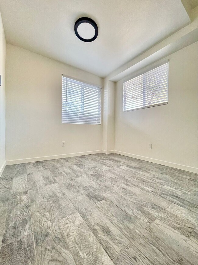 Building Photo - 2 Bedroom/1 Bathroom - Isla Vista