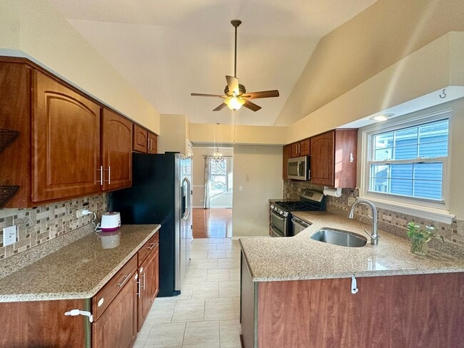 Building Photo - 612 Orrington Ct