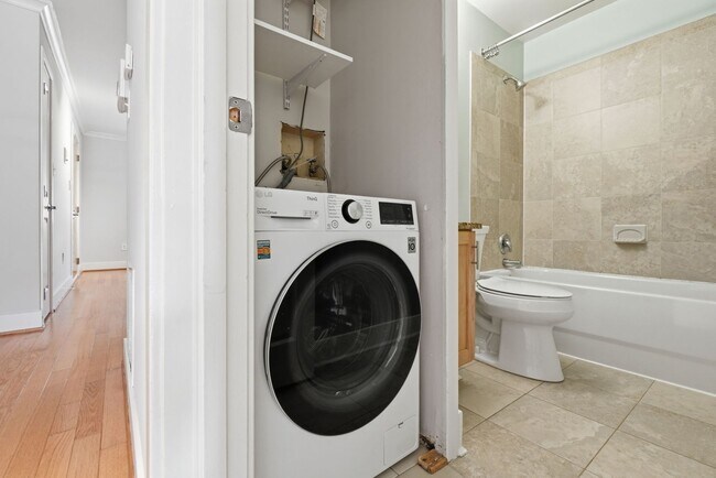 Building Photo - 1BR in the Heart of Logan Circle