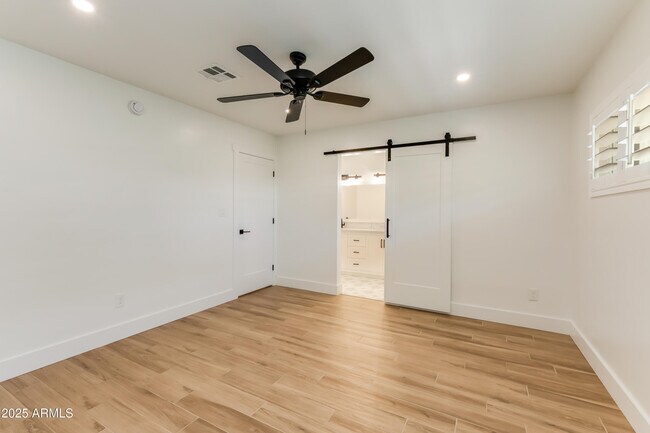 Building Photo - 1028 E Manzanita Dr
