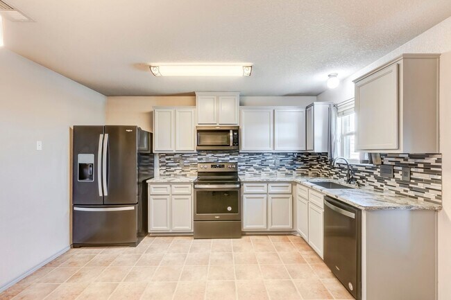 Building Photo - 3409 Lorena Dr
