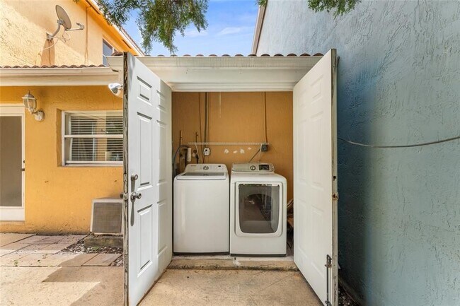 Building Photo - 10819 NW 51st Ln