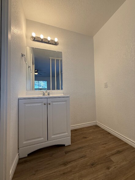 Building Photo - 5522 Crystal Valley St