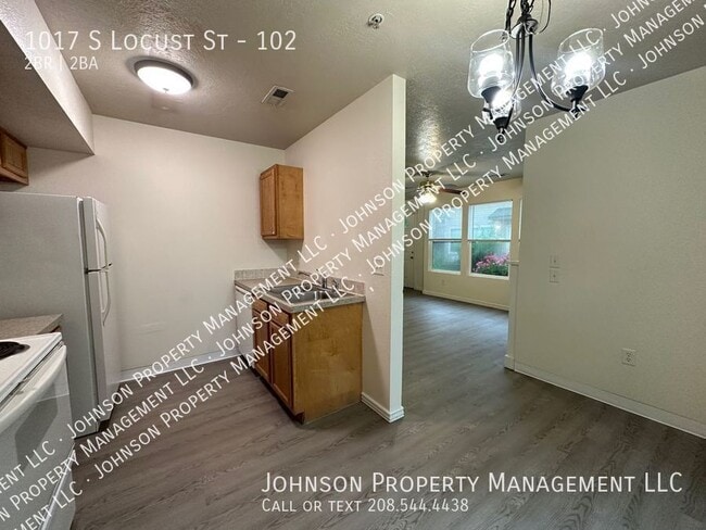 Building Photo - 1017 S Locust St