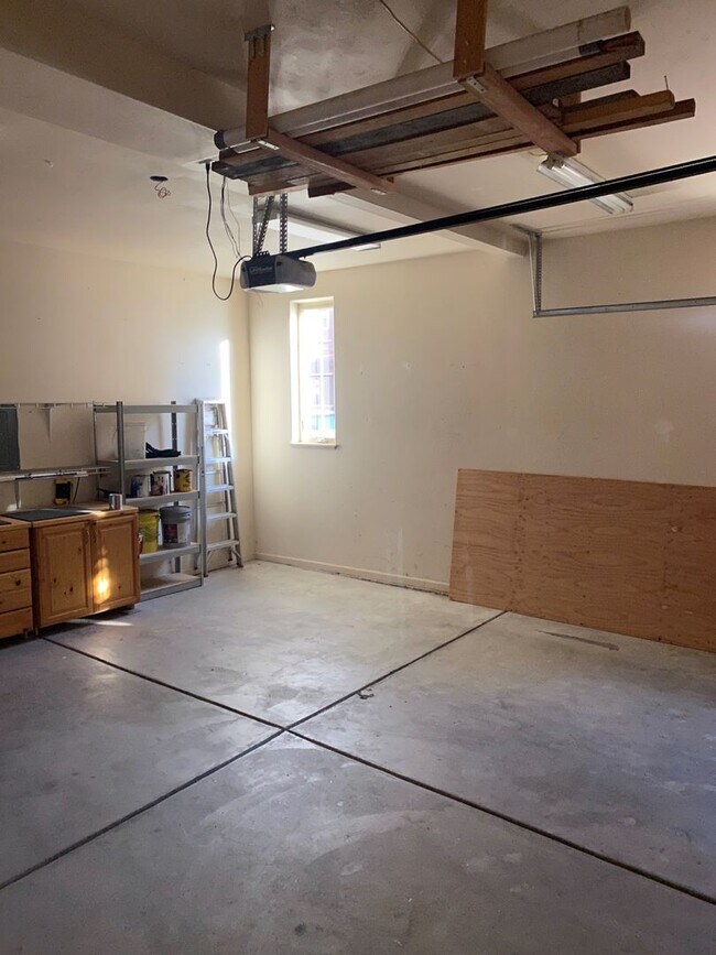 Building Photo - Beautiful house in Lakota Canyon Ranch