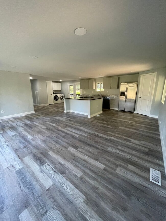 Building Photo - Spacious 3-Bed + Flex Room on Private Fenced 2 Acres, Huge Shop