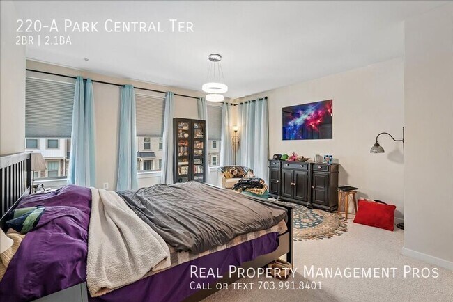 Building Photo - 220 Park Central Ter