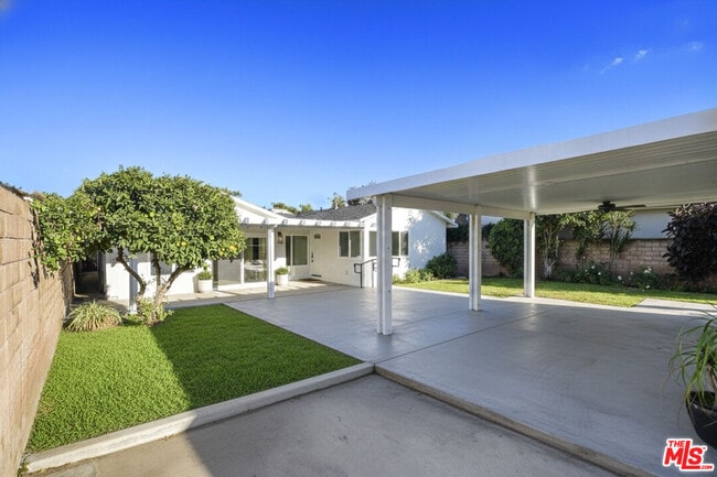 Building Photo - 914 Evergreen St