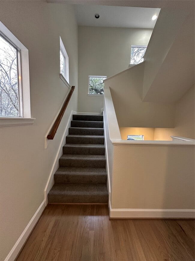 Building Photo - 2713 Crawford St