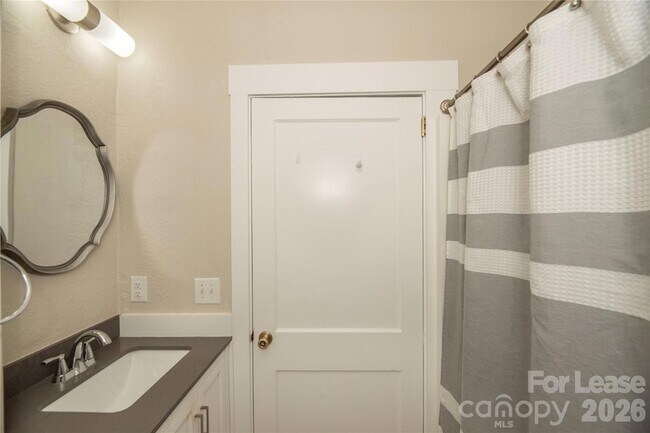 Building Photo - 212 S Broad St