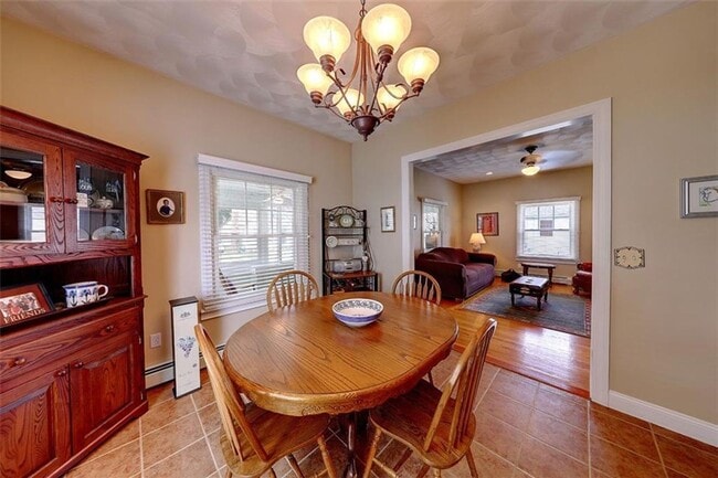 Building Photo - Providence/Elmhurst – Gorgeous Single Fami...