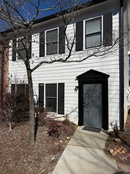 Building Photo - 343 S Church St