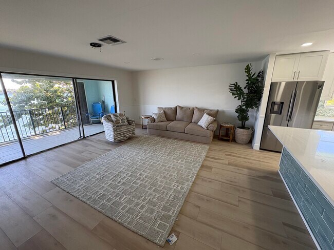 Building Photo - 360 Wilma Cir