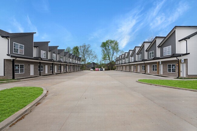 Building Photo - Excell Pointe 2 Bedroom Townhomes