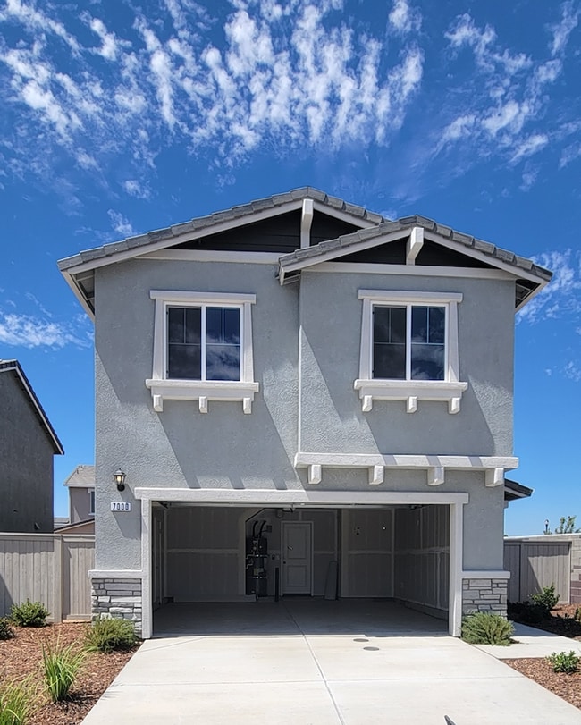Building Photo - BRAND NEW (Solar) 4/2.5 Roseville!  Please...