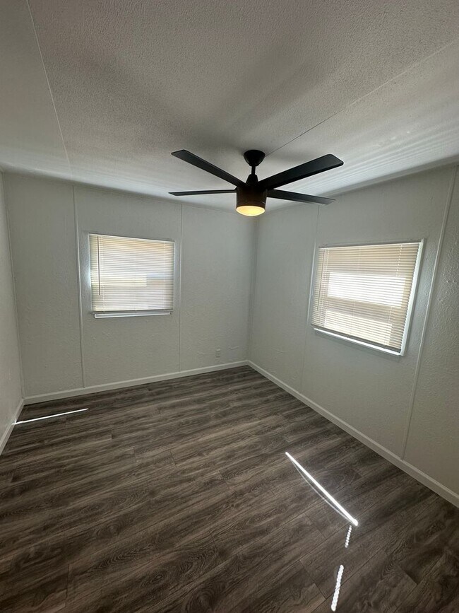 Building Photo - 3 Bedroom Single Family Home in Greeley