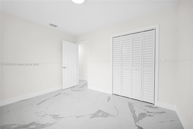 Building Photo - 100 SW 7th St