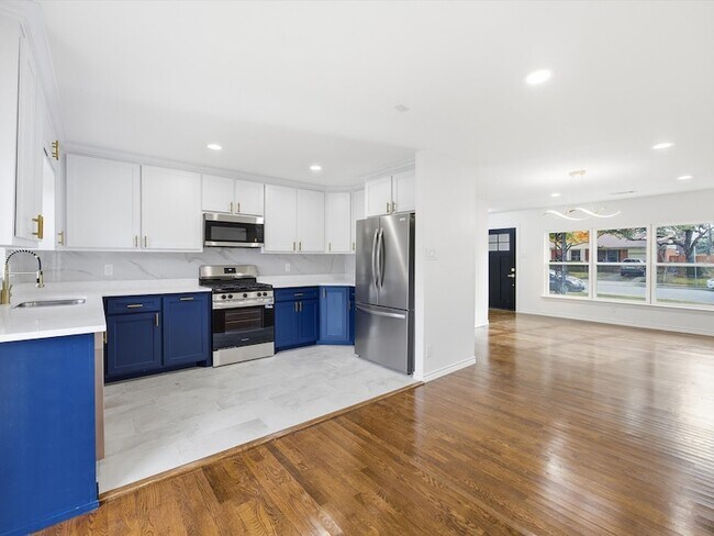 Building Photo - 10209 Casa View Dr