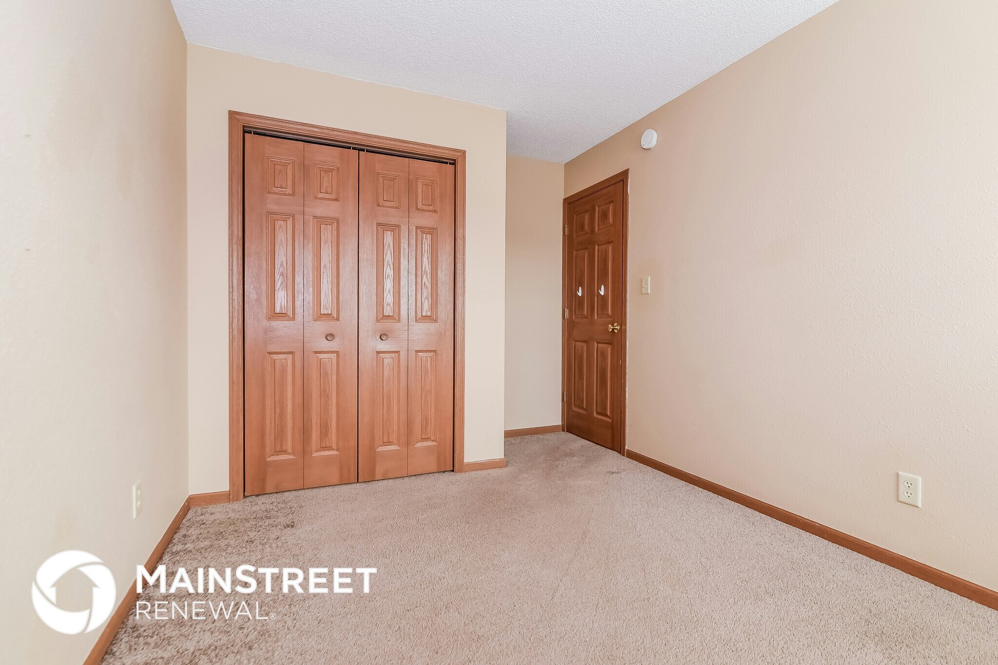 Building Photo - 7485 Grandview Dr