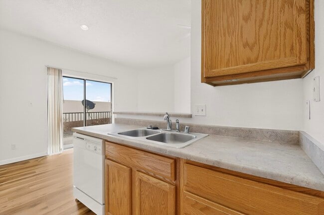 Building Photo - 4200 Ridgeway Ct