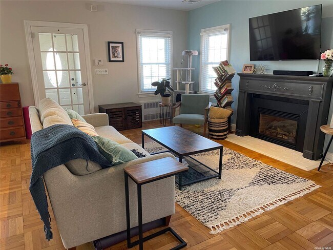 Building Photo - 530 W Olive St