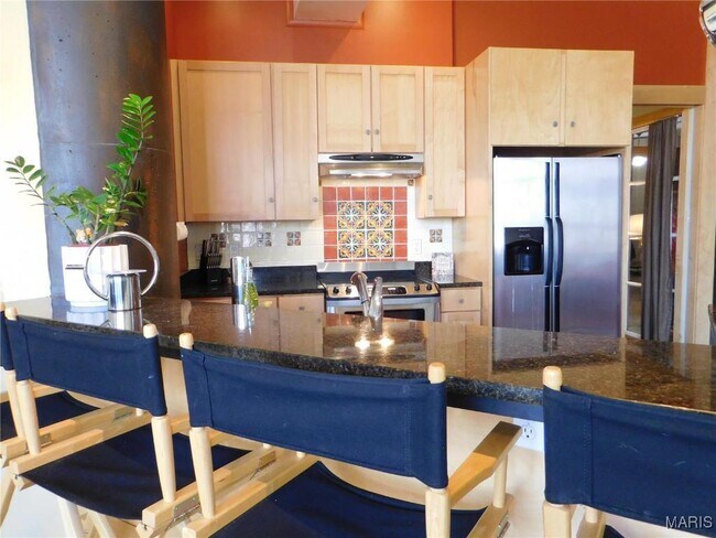 Building Photo - 701 N 15th St