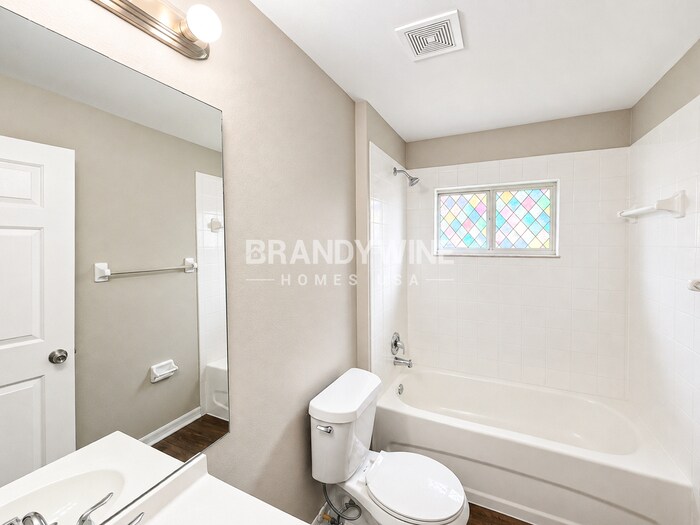 Building Photo - 11750 Lynmoor Dr