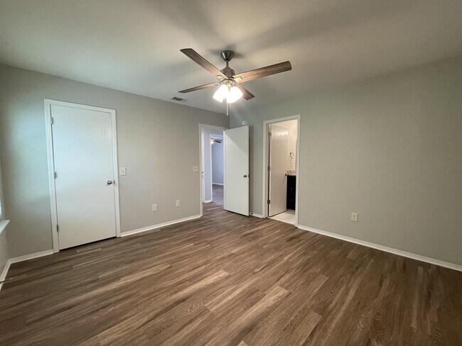 Building Photo - 3602 SW Deerfield Blvd