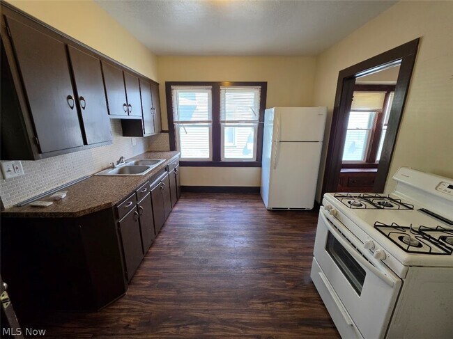 Building Photo - 4100 Mapledale Ave