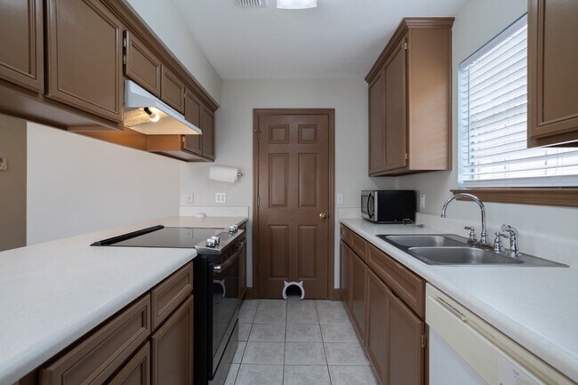 Building Photo - 3569 Chatelaine Dr