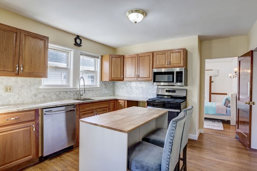 Primary Photo - 95 Bailey Rd