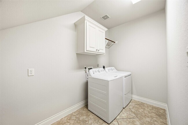 Building Photo - 27707 Lodgemist Ct