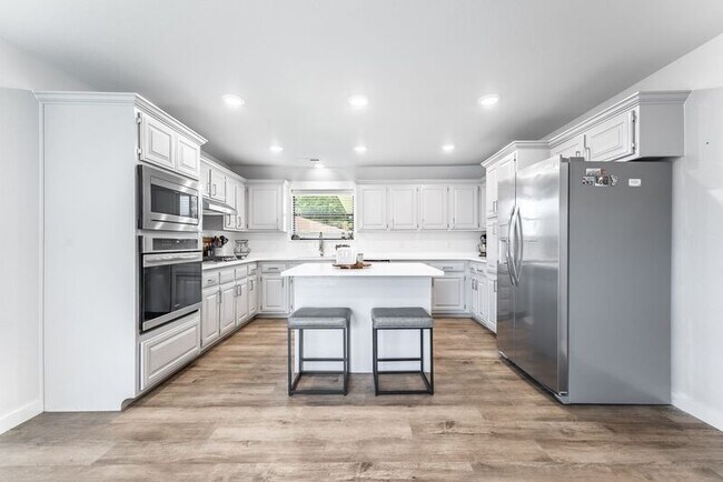 Building Photo - 1906 SE Taylor St