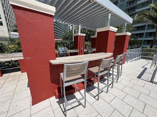 Building Photo - 1155 Brickell Bay Dr