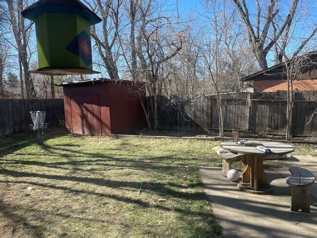 Building Photo - Adorable, Centrally Located 3 Bed/1.5 Bath Home