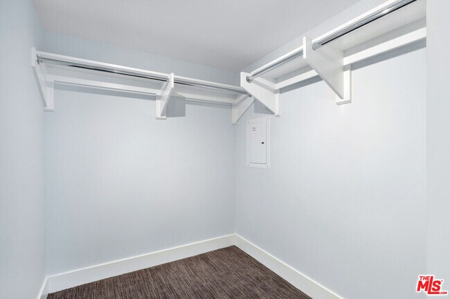 Building Photo - 13650 Marina Pointe Dr