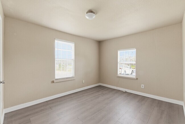 Building Photo - 2411 Leffingwell St