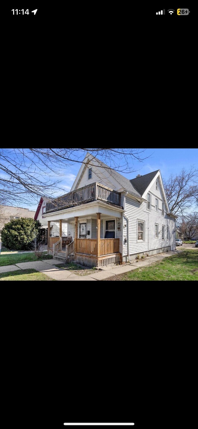 Building Photo - 3834 N Port Washington Rd